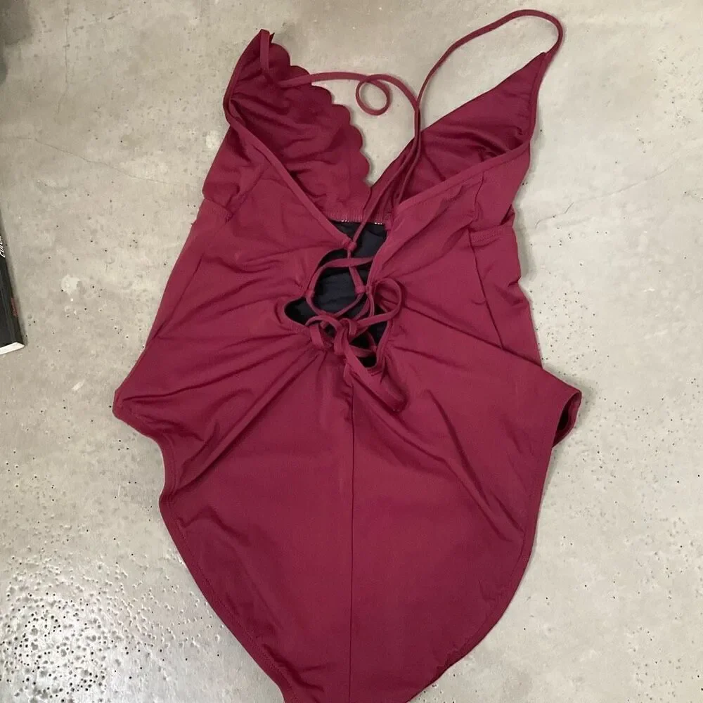 La Blanca Scallop Onepiece Swimsuit